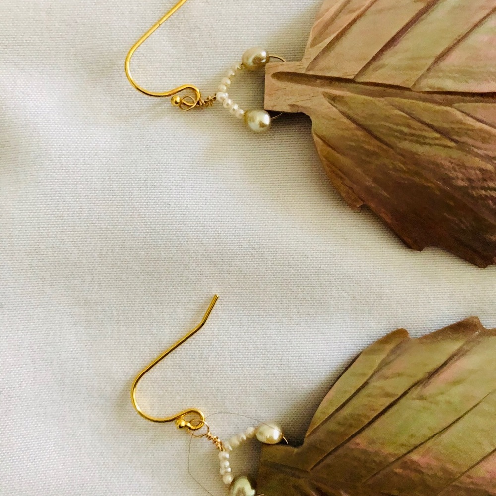 Shell 🐚 leaf earrings. - Picture 2 of 2